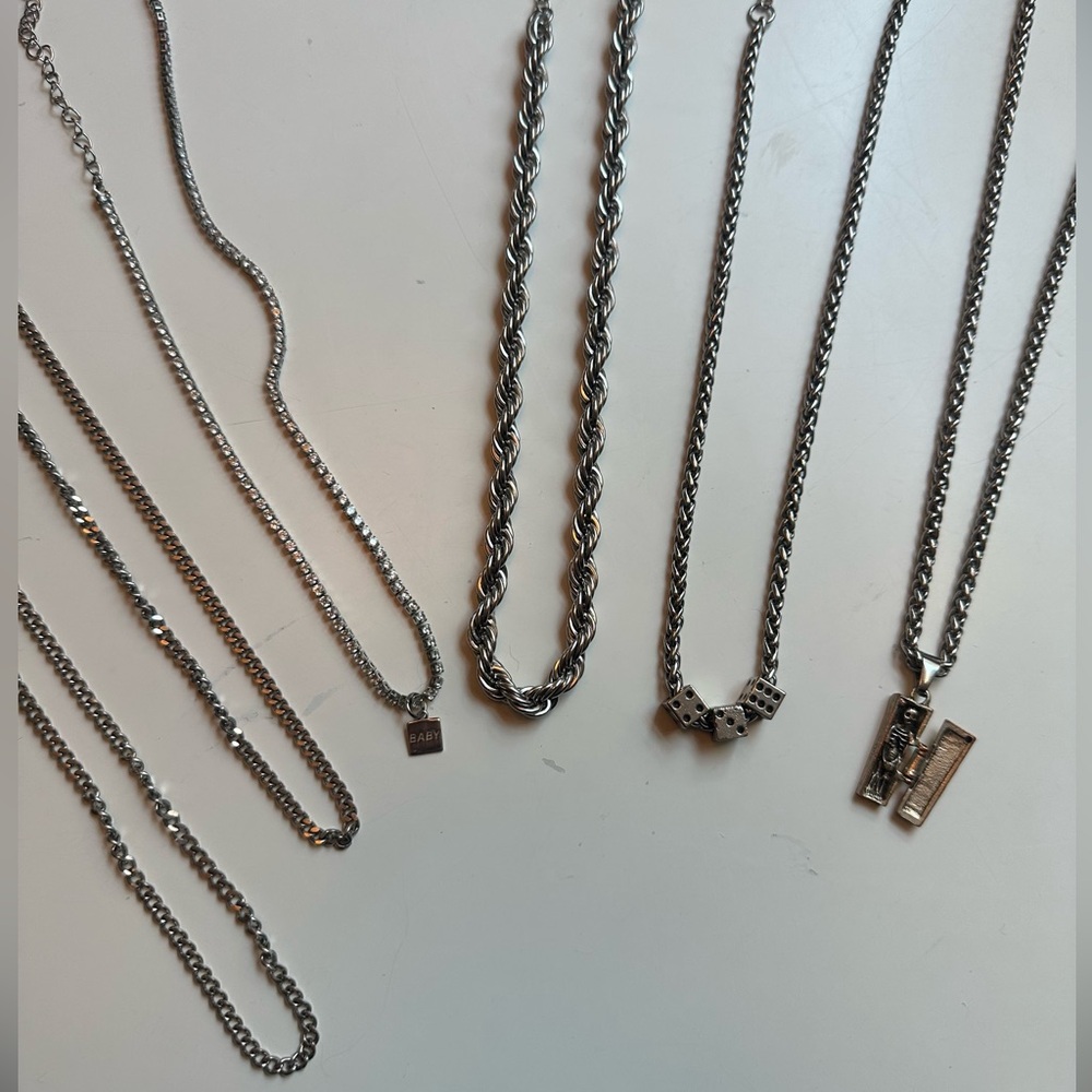 Dalmata jewelry set: 6 necklaces/chains, 3 earrings